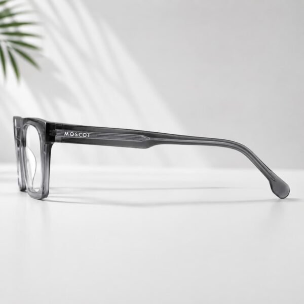 Minimalist Ash Specs